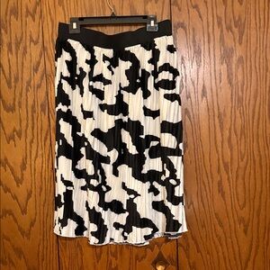 LuLaRoe XL Black & White Abstract Pleated Midi Skirt